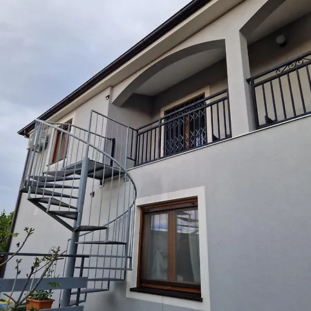 Mueller Apartment *